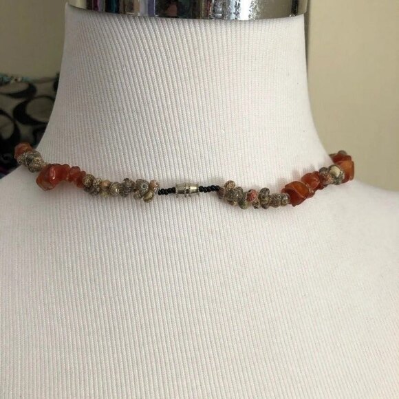 Shell Chip Stone Necklace - Picture 4 of 6